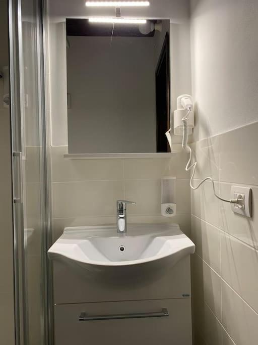 Babalu Con Vista Lago อาโรนา ภายนอก รูปภาพ